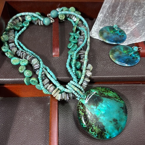 Jewelry - Picture 2 of 4